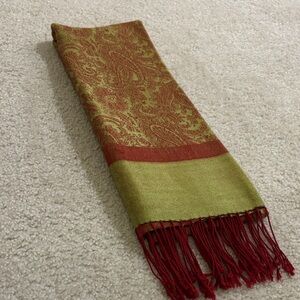 Luxurious Himalayan Green and Red Paisley Pashmina Scarf with Fringe